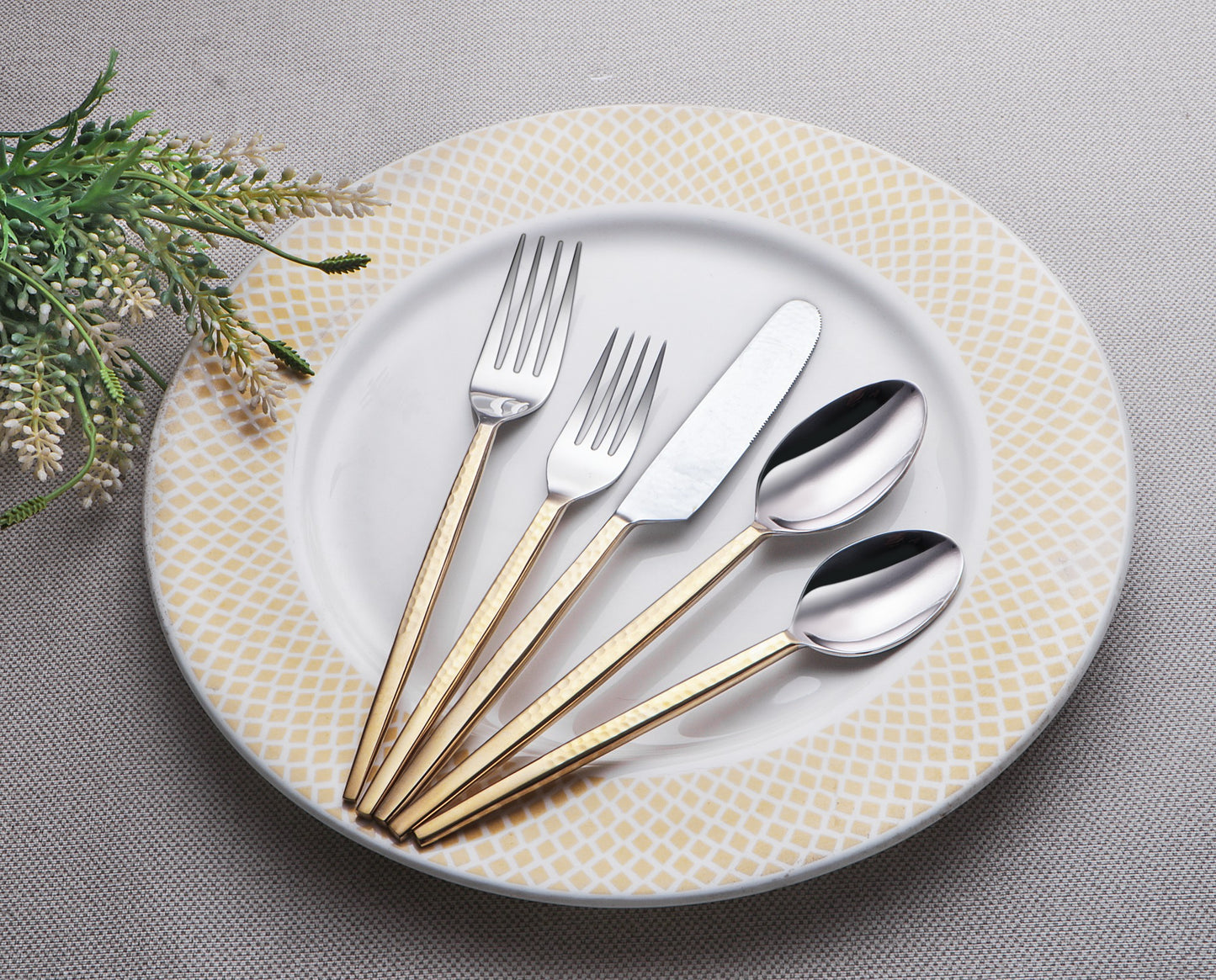 FLAT CUTLERY MATT GOLD