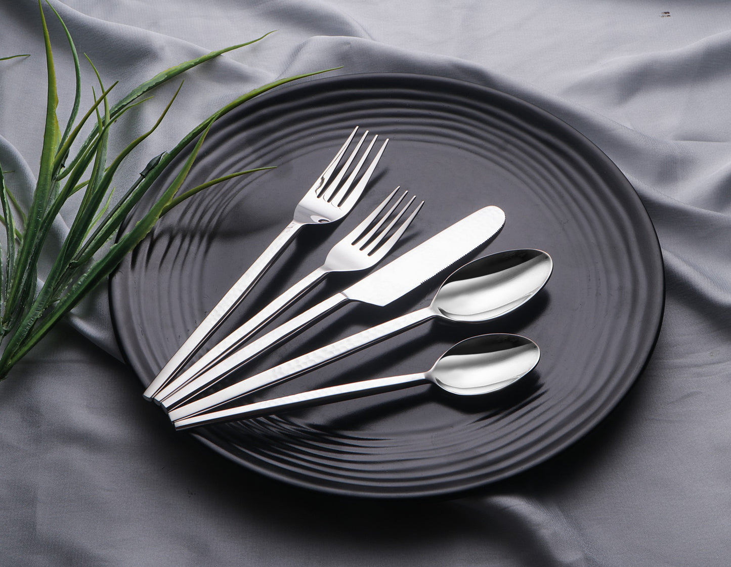 FLAT CUTLERY SHINY SILVER