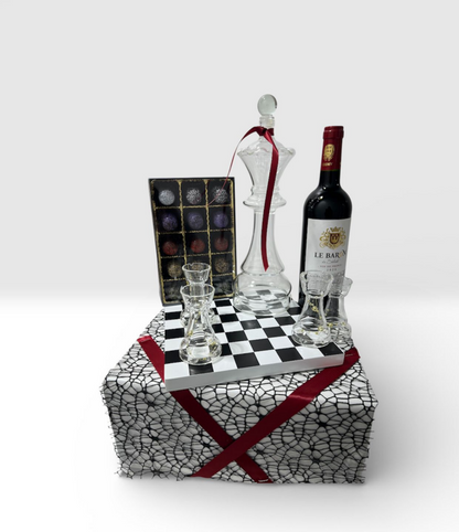 MM CHESS DECANTER SET