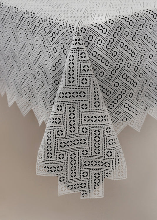 CHAMBRAY LINED WHITE 72X144 TABLECLOTH